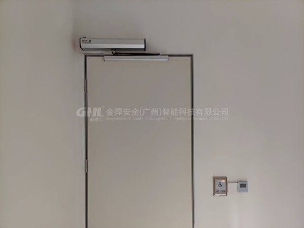 殘疾人衛生間無接觸平開門自動開門機·廣州中巨科學創新城