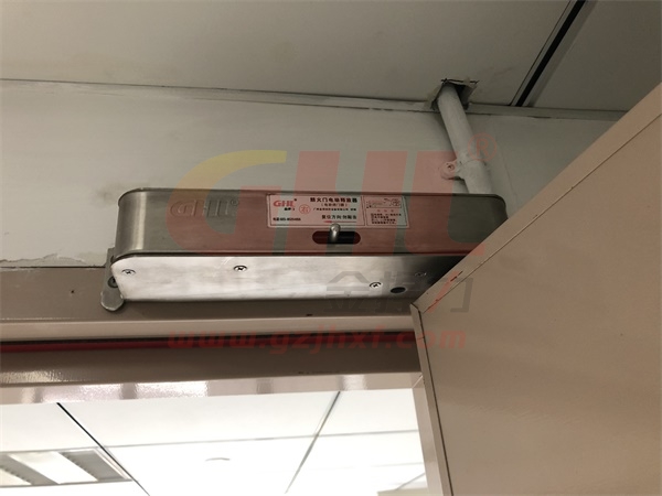 采用全不銹鋼金屬結(jié)構(gòu)的金捍力電動閉門器