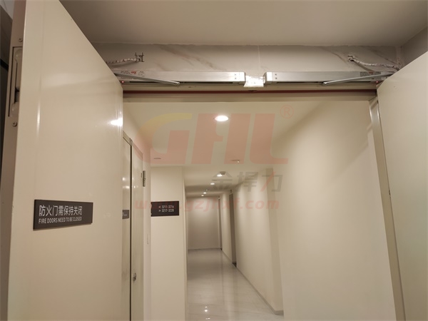 電動閉門器價格不能貪便宜，工程安裝要保證品質