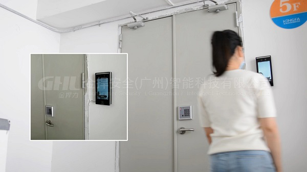 電動逃生門鎖室外經人臉解鎖進入